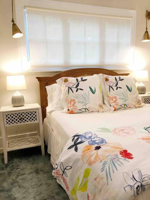 Liz Lane Cottage- Entire Guesthouse チャールストン エクステリア 写真