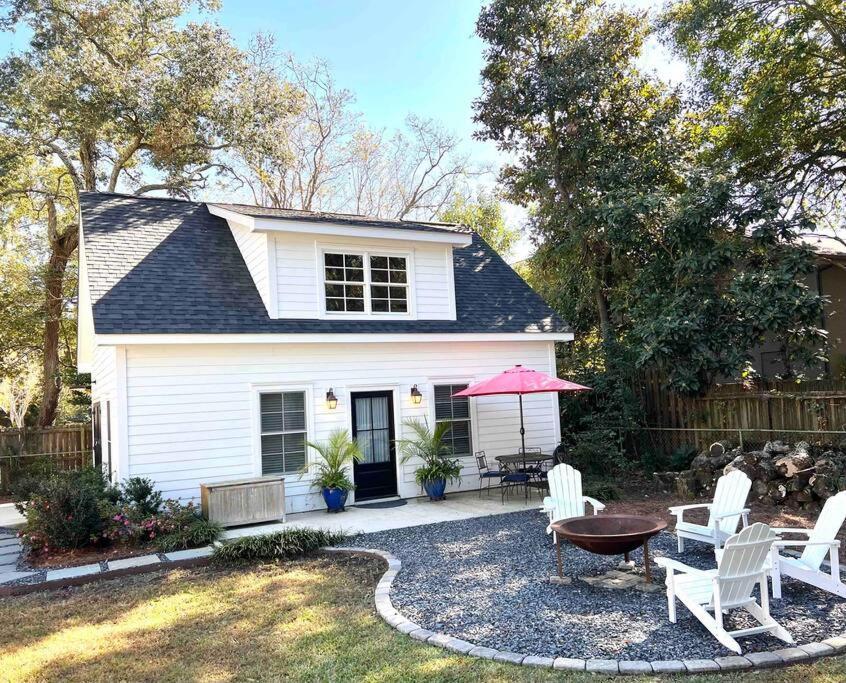 Liz Lane Cottage- Entire Guesthouse チャールストン エクステリア 写真