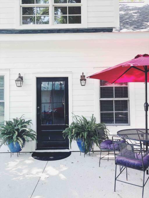 Liz Lane Cottage- Entire Guesthouse チャールストン エクステリア 写真