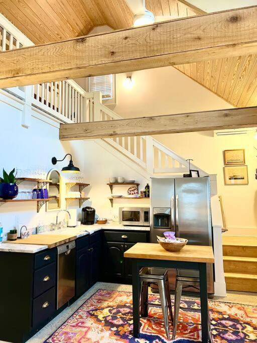 Liz Lane Cottage- Entire Guesthouse チャールストン エクステリア 写真