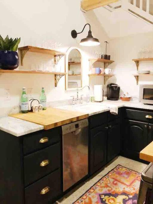 Liz Lane Cottage- Entire Guesthouse チャールストン エクステリア 写真