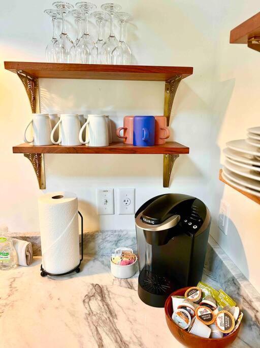 Liz Lane Cottage- Entire Guesthouse チャールストン エクステリア 写真